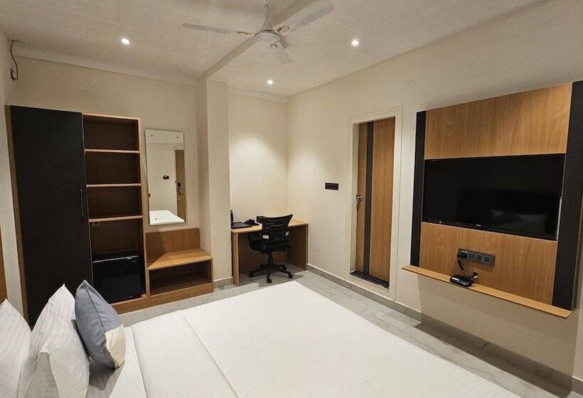 هتل Emerald Urban Comforts