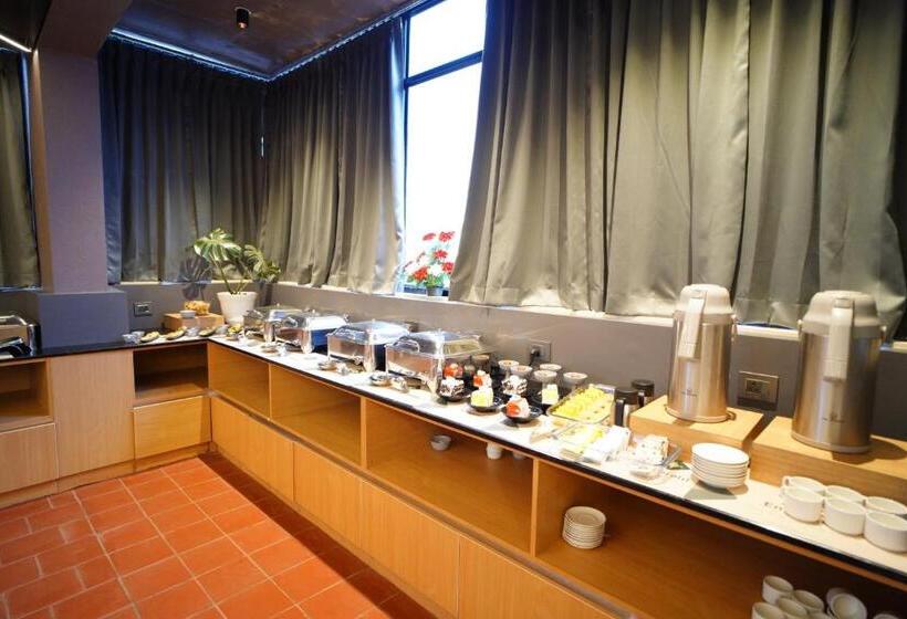 هتل Emerald Urban Comforts