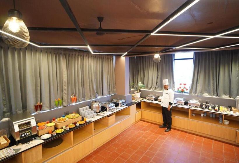 هتل Emerald Urban Comforts