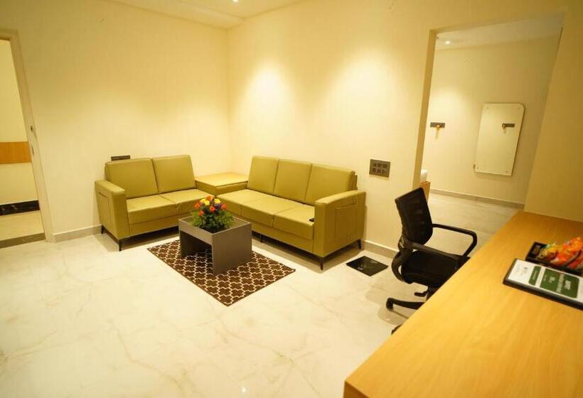 هتل Emerald Urban Comforts