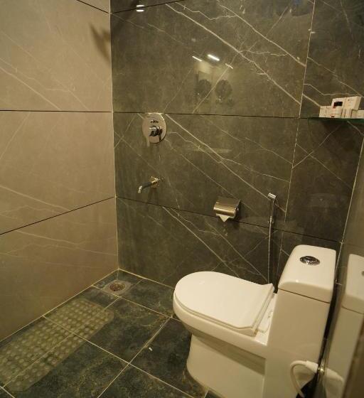 هتل Emerald Urban Comforts