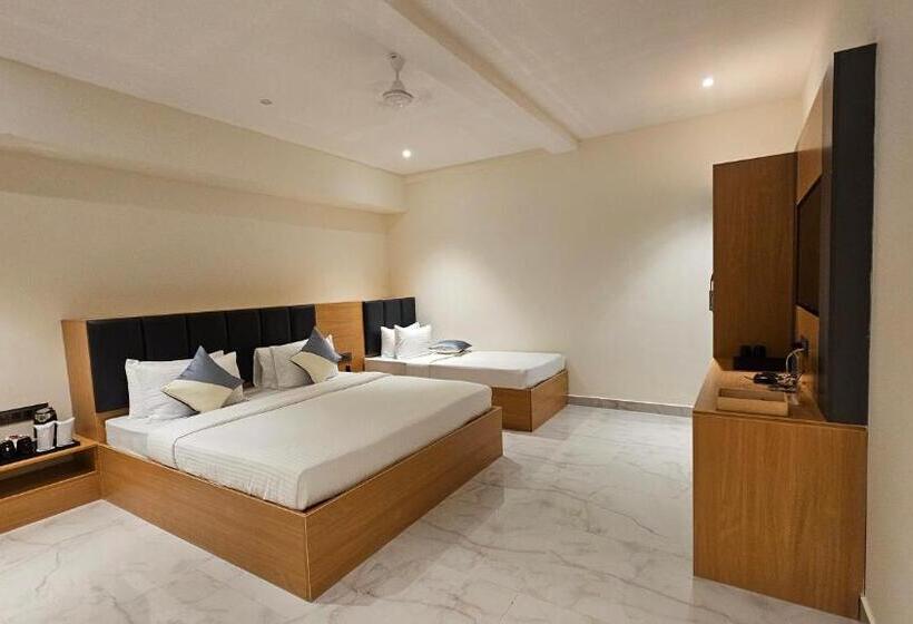 هتل Emerald Urban Comforts