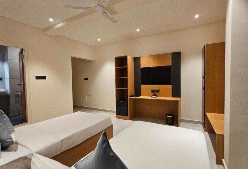 هتل Emerald Urban Comforts