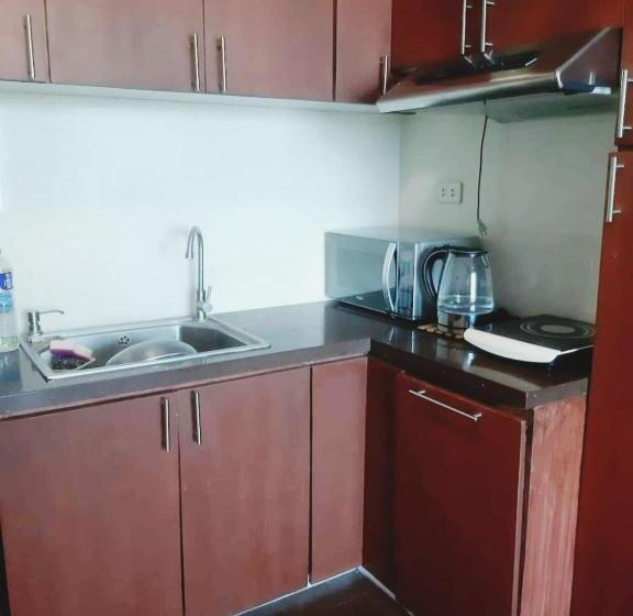 בית מלון כפרי Entrata Condo Alabang