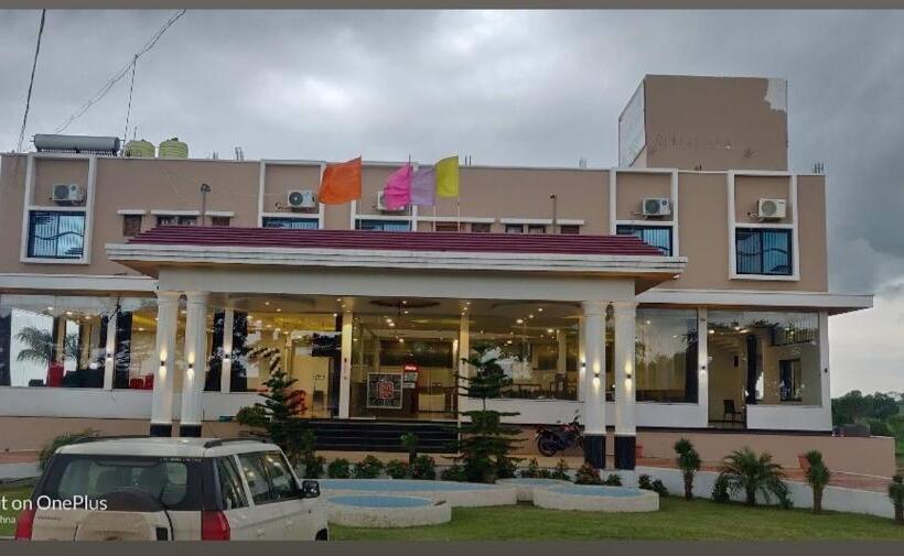 בית מלון כפרי Four Seasons Resort Ajanta