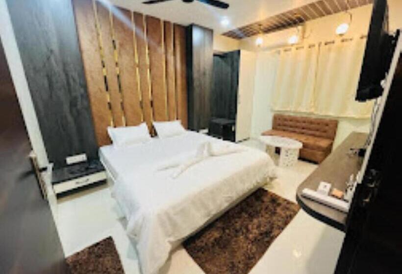 호텔 Luxury Inn,damoh