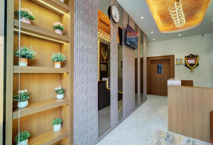 هتل Radhe Residency