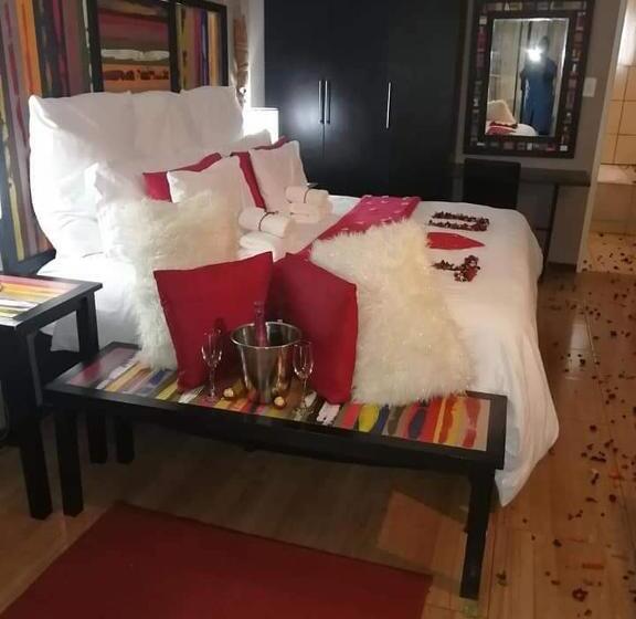 فندق Tiveka Game Lodge