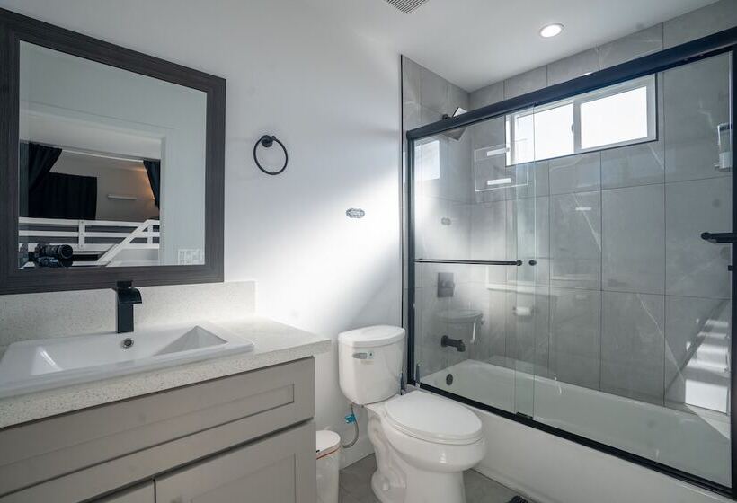 Normandie Hostel