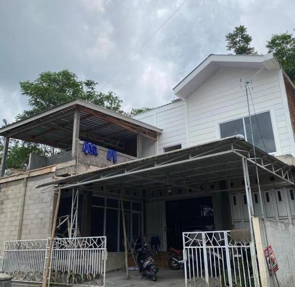 بنسيون Ghuzy Home Syariah Wonosobo
