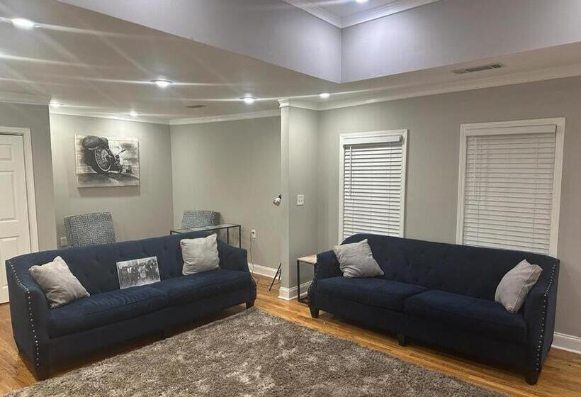 پانسیون 1560 Childress Dr Sw