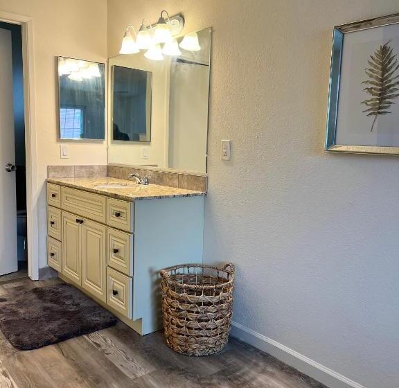 Пансион Zeekap Homes