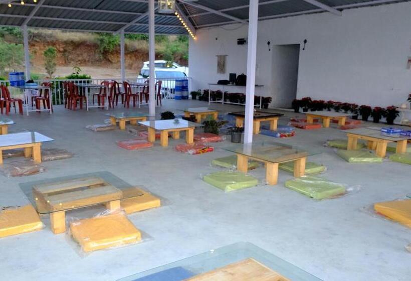 منتجع Hakuna Matata Poolside Camping Pawana