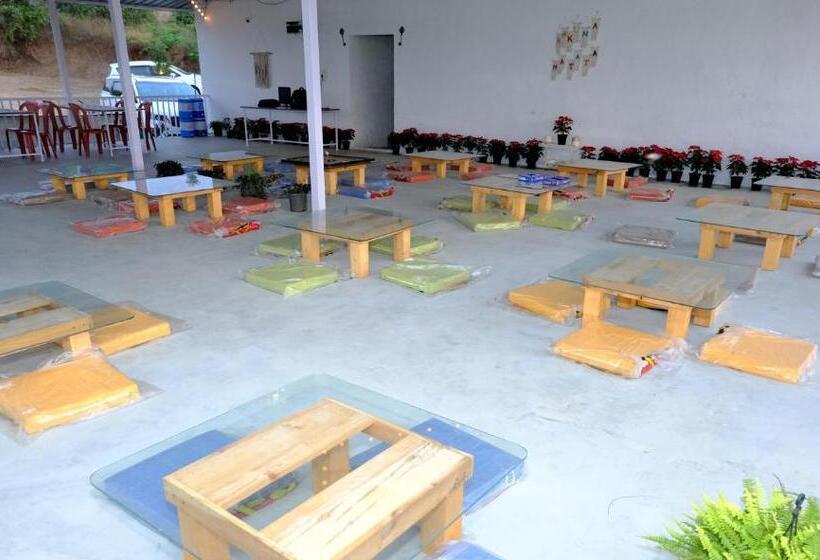 منتجع Hakuna Matata Poolside Camping Pawana