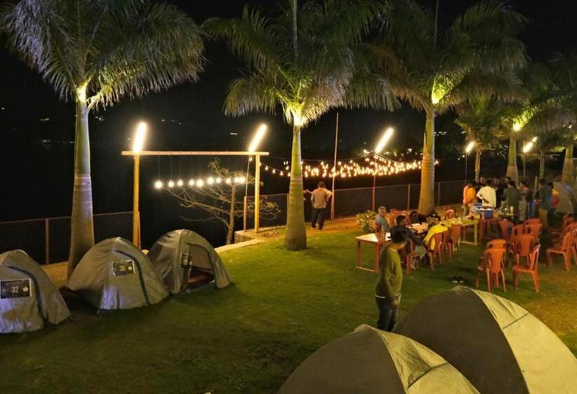 منتجع Hakuna Matata Poolside Camping Pawana