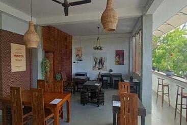 هاستل Yasis Surf Lodge