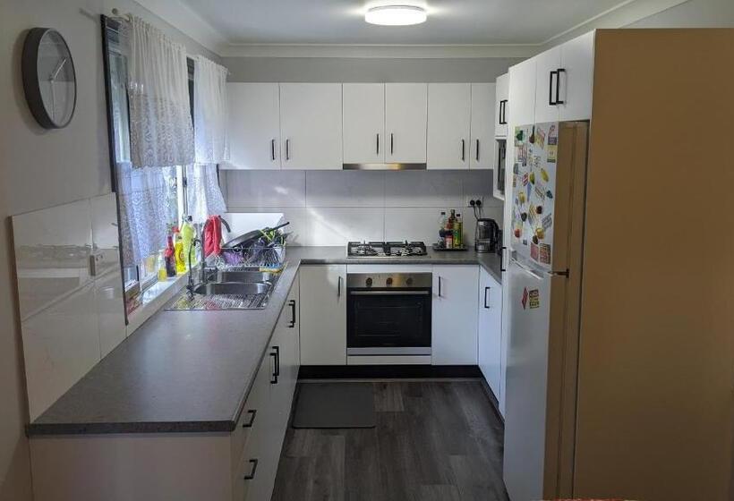 Bed and Breakfast #bidwill Gardens On Middleton# Private Room King Size Bed Or Open Lounge Room Floor Mattress Shared