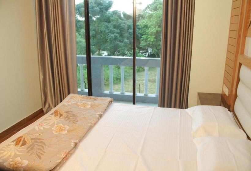 فندق Bishnupur River Side Resort