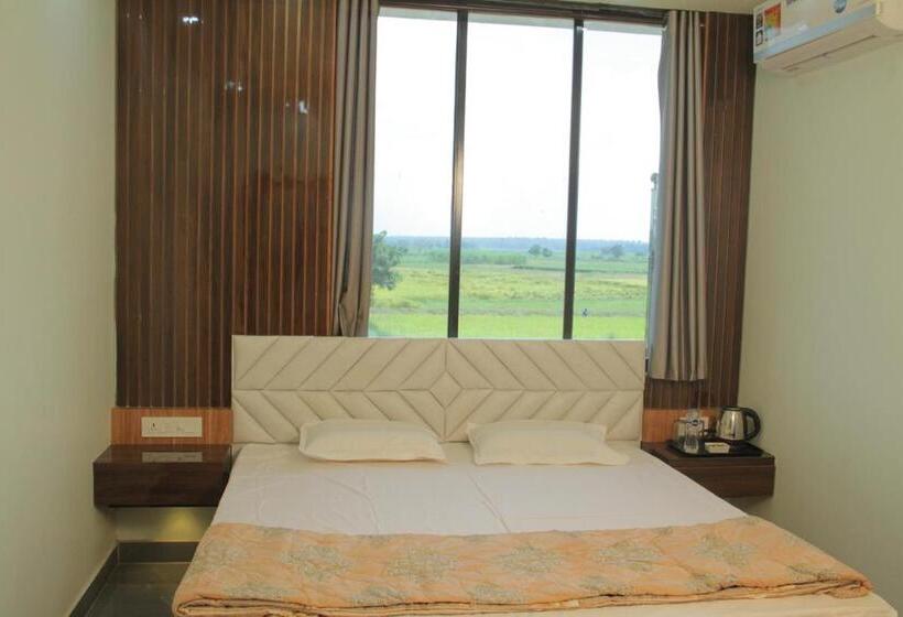فندق Bishnupur River Side Resort