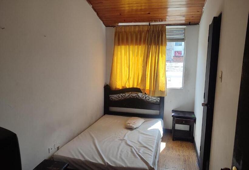 هتل Habitaciones Con 1 Cama Y Baño Privado