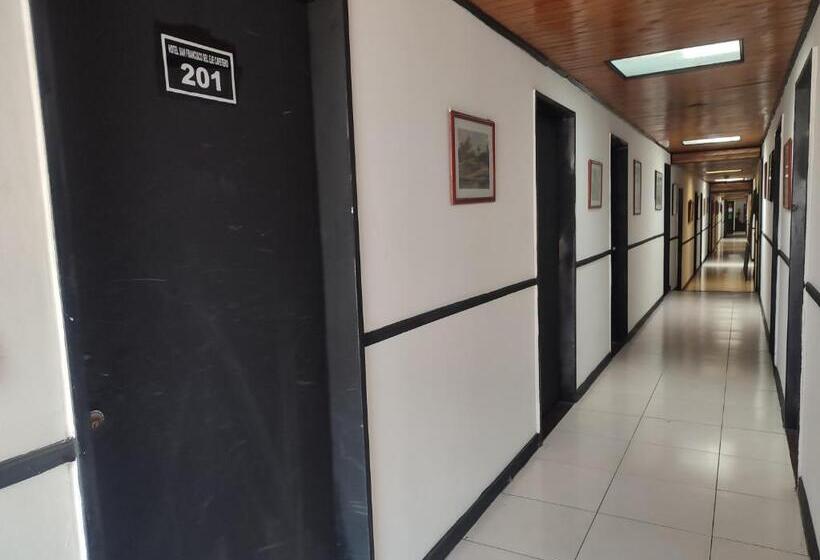 هتل Habitaciones Con 1 Cama Y Baño Privado