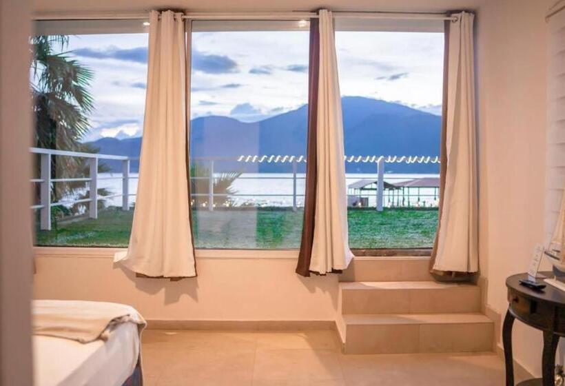 هتل Hostal Las Palmeras