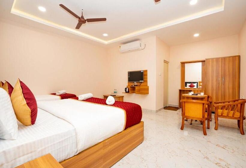 Отель Kalpana Residency