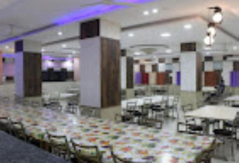 ホテル Meghna And Restaurant,padhar Buzurg