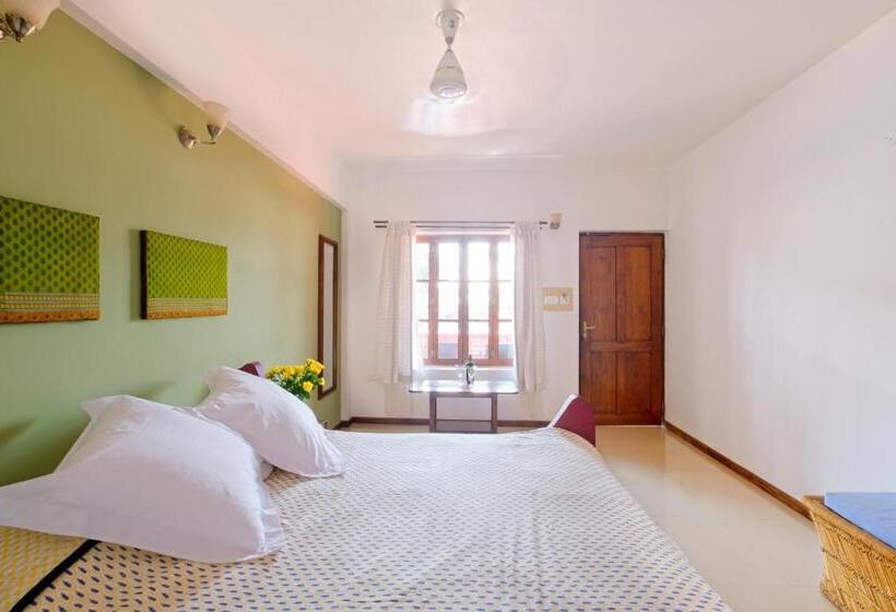 فندق Skylark Resort