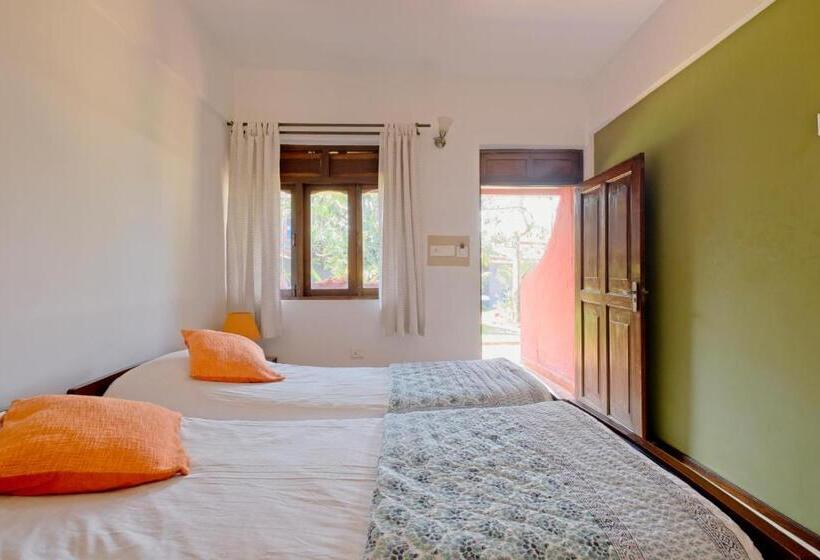 فندق Skylark Resort