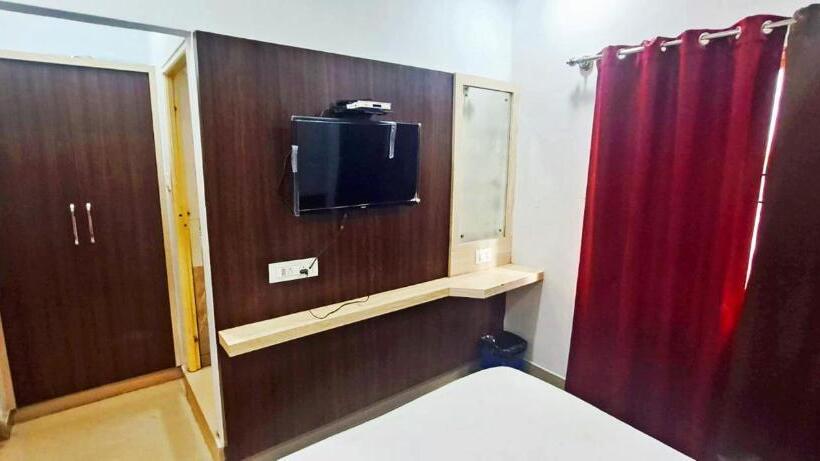 هتل Staymaker Juju Residency