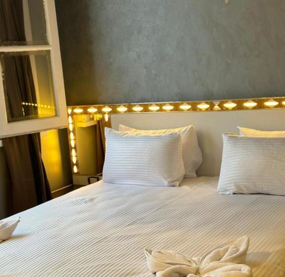 Midtown Nile View Suites