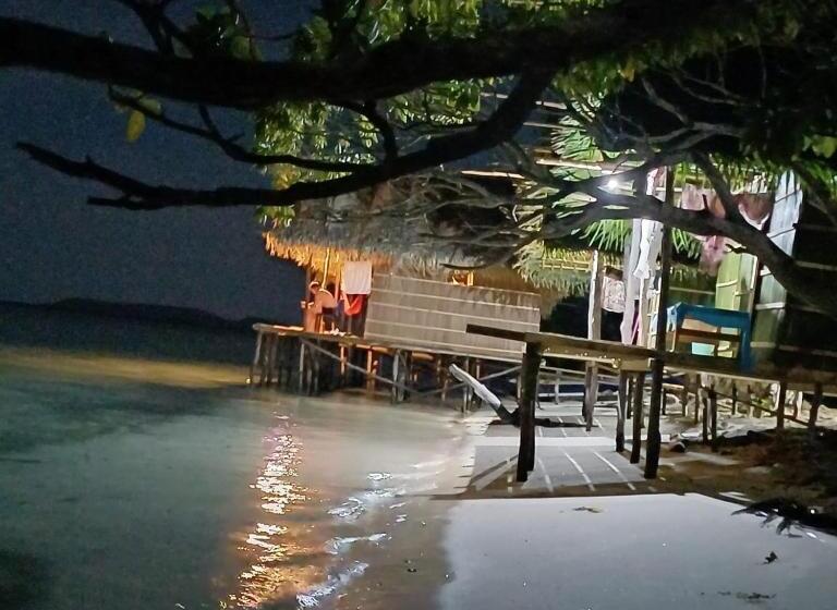 پانسیون Coco Huts Guest House