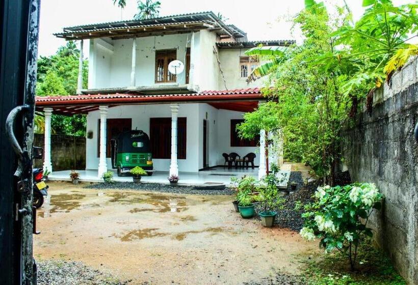 ペンション Mirissa Home Guest