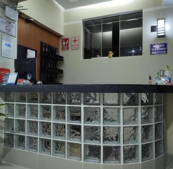 پانسیون Hostal El Reflejante
