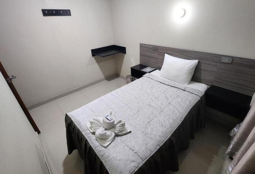 پانسیون Hostal El Reflejante