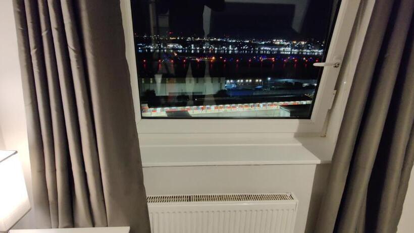 پانسیون London City Airport Rooms