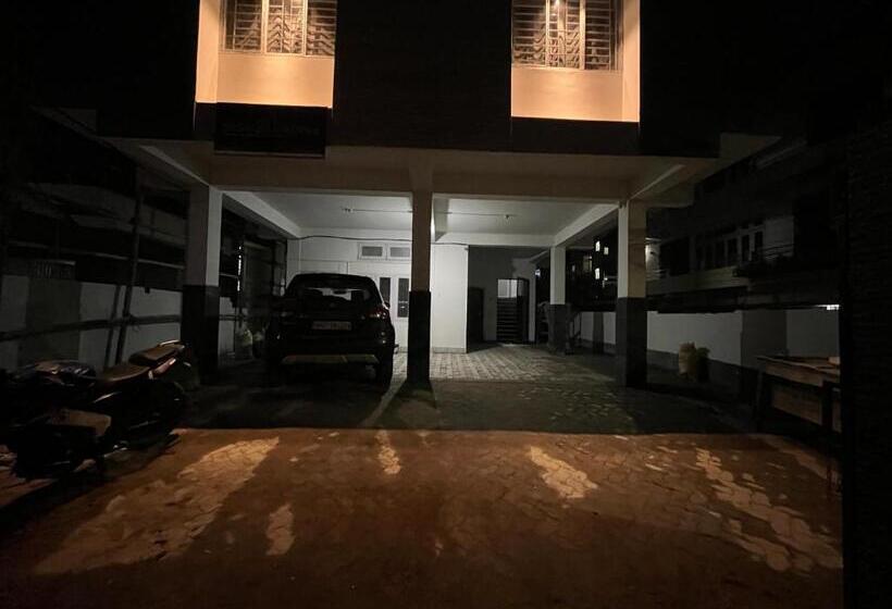 پانسیون Urban Suites Silpukhuri