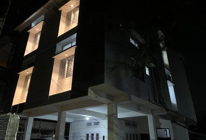 پانسیون Urban Suites Silpukhuri