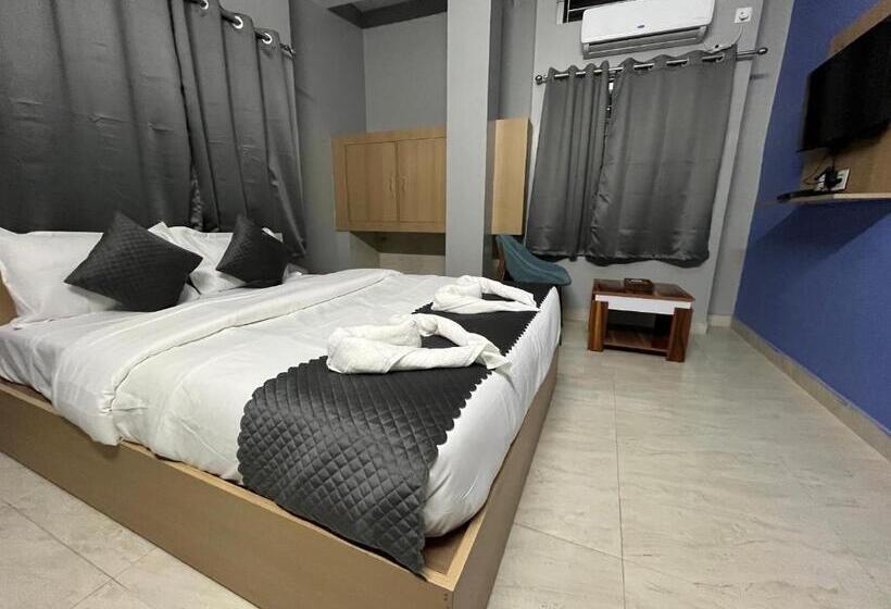 پانسیون Urban Suites Silpukhuri