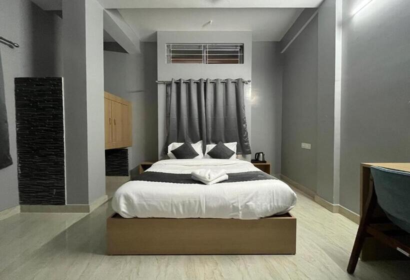 پانسیون Urban Suites Silpukhuri