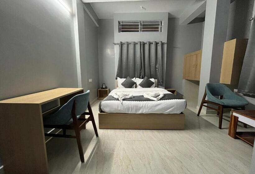 پانسیون Urban Suites Silpukhuri
