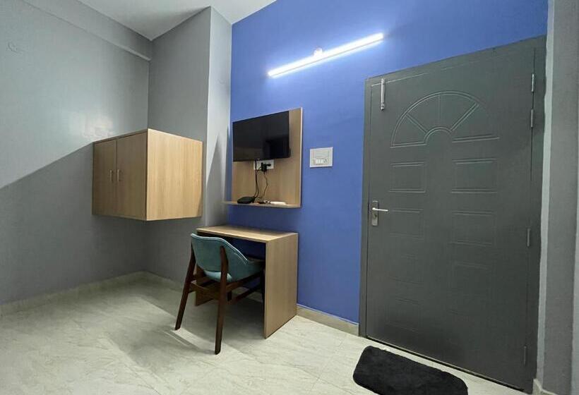 پانسیون Urban Suites Silpukhuri