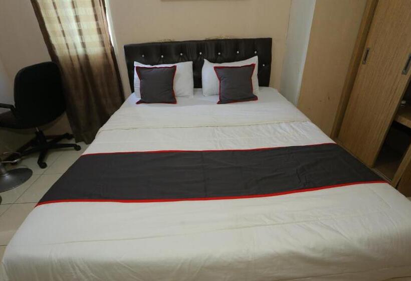 هتل Capital O 93372 Aurora Residence