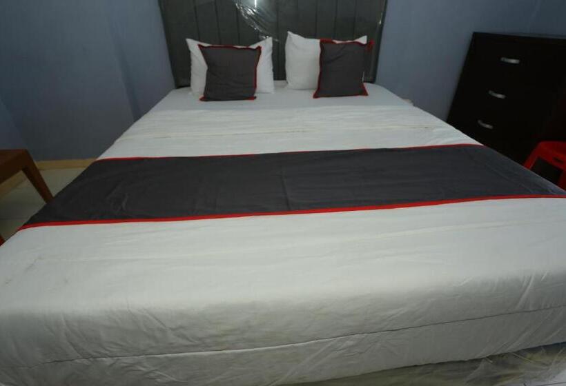 هتل Capital O 93372 Aurora Residence