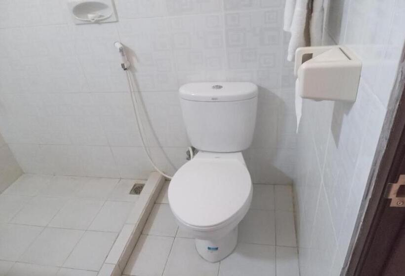 فندق Capital O 93391 Golden Manggis