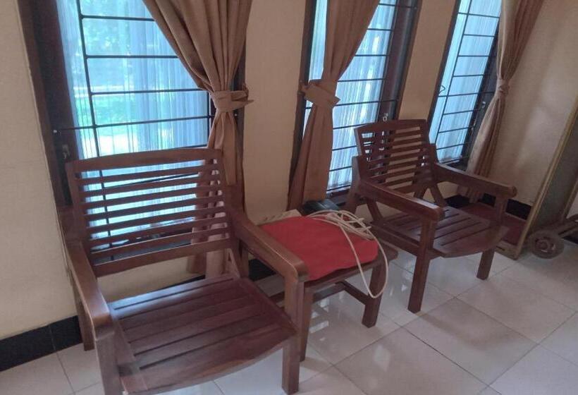 فندق Capital O 93391 Golden Manggis