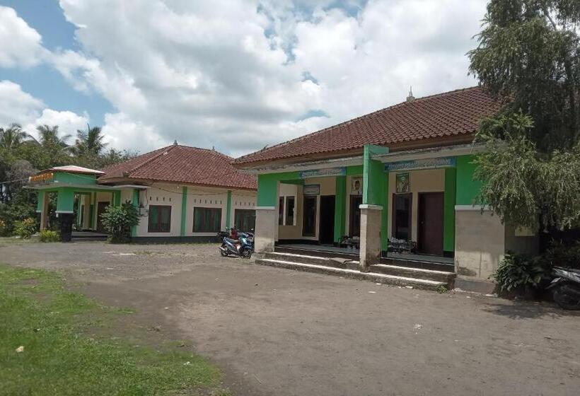 فندق Capital O 93391 Golden Manggis