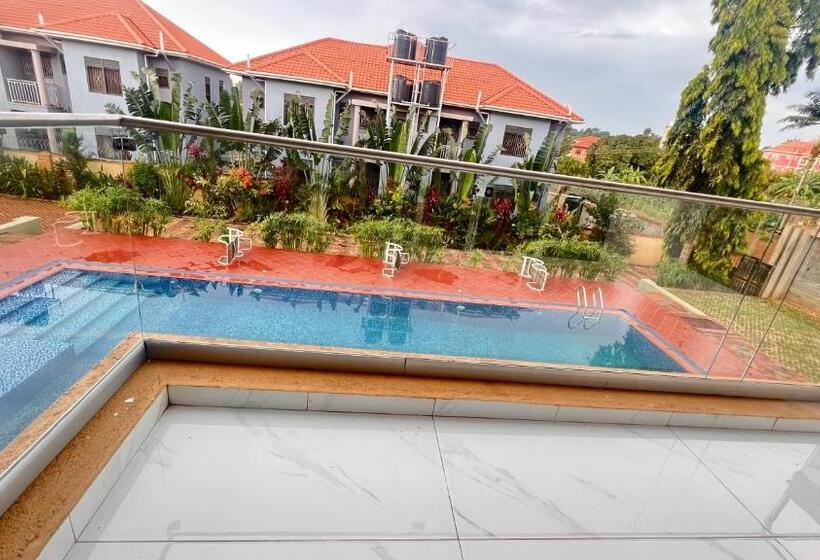 هتل Deluxe 13 Jinja Pool Apartment
