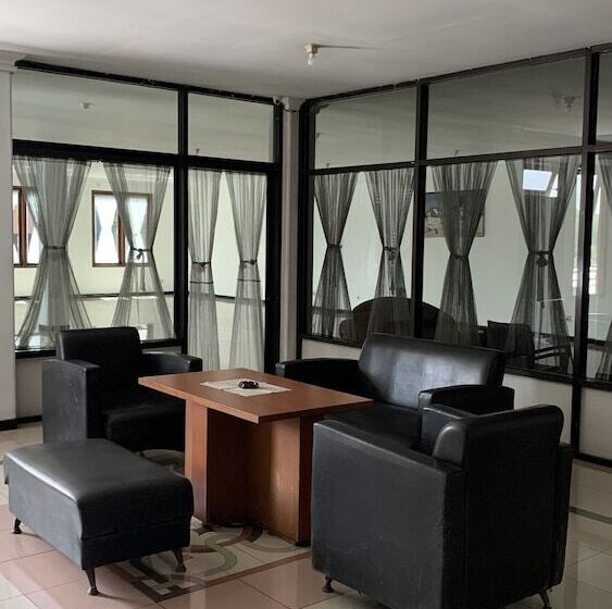 هتل Oyo 93380 Penginapan Mangkoe Barokah